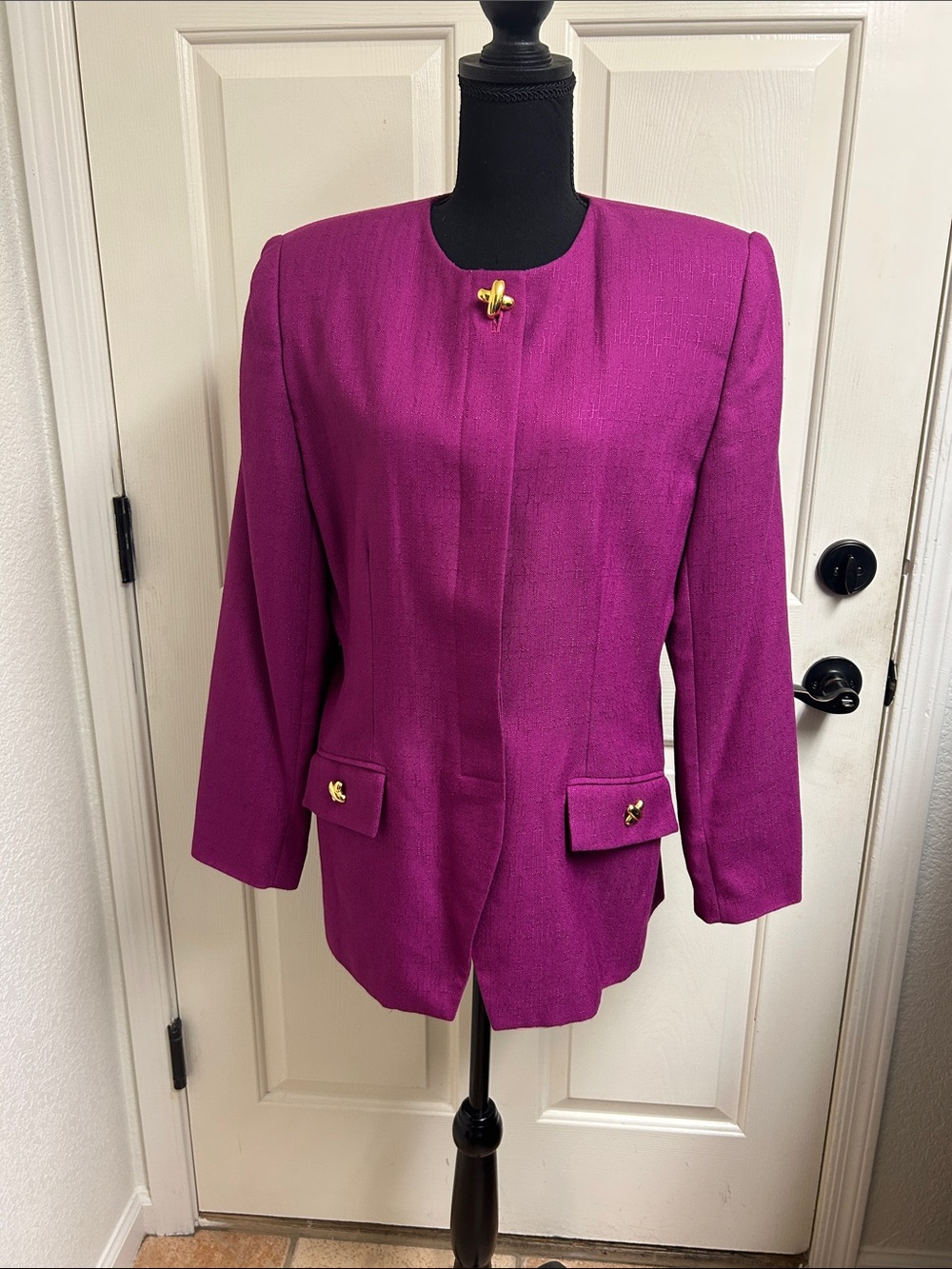 Worthington collarless magenta blazer jacket and skirt, Size 14, Vintage